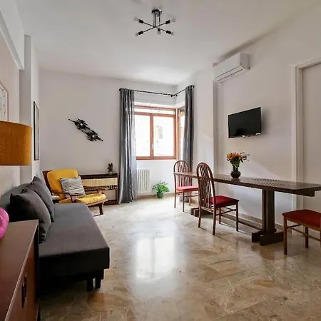 Apartment Merulana 61